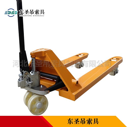 手動(dòng)液壓叉車使用--河北東圣吊索具制造有限公司--小型攪拌機(jī)|手動(dòng)叉車|液壓堆高車|手動(dòng)叉車